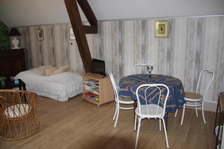 Suite Dans Les Dependances Du Chateau Agonges Exteriér fotografie